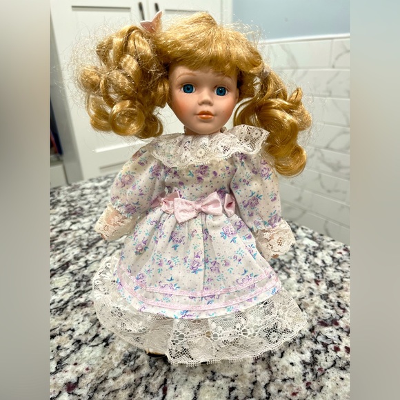 CUDDLE WIT, LTD.   Porcelain Doll Collectible MEMORIES Blonde Curly Hair - Picture 1 of 11